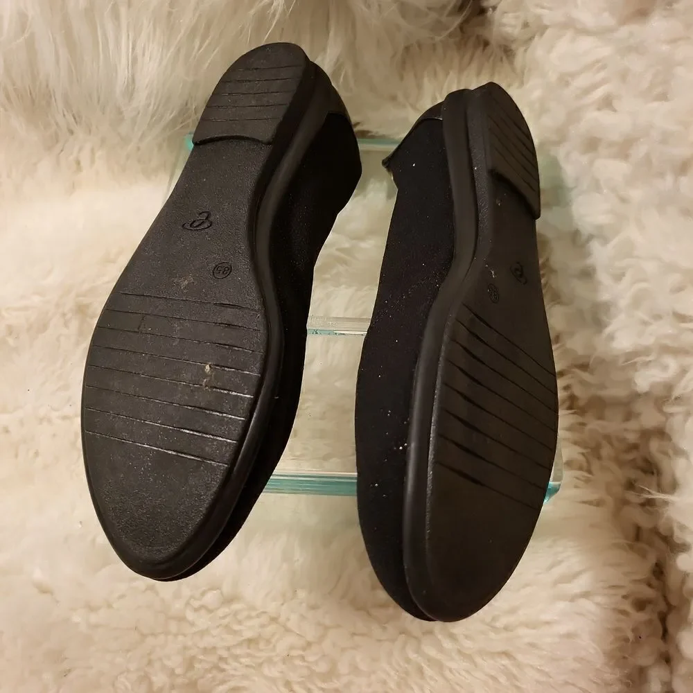 Easy spirit,stretchy material, sparkling  black flat size 8.5 like new!